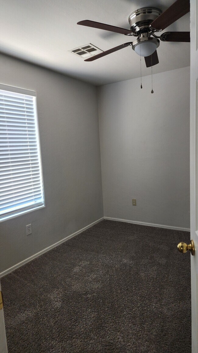 Building Photo - 11229 W Chase Dr