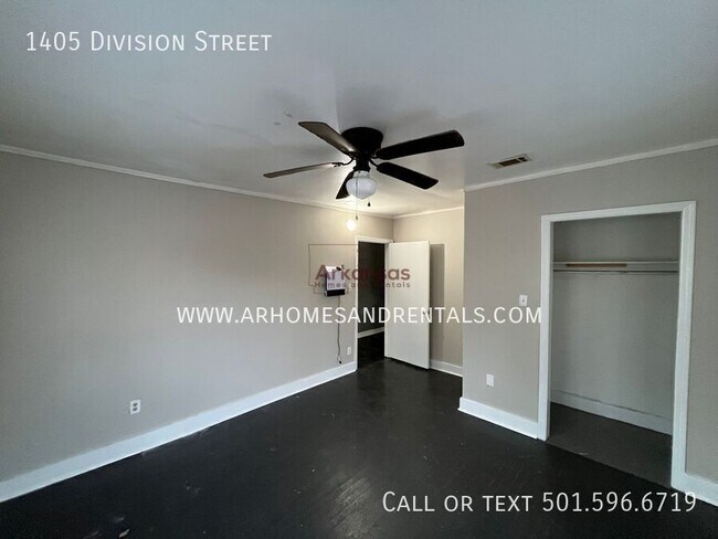 Building Photo - 1405 Division St