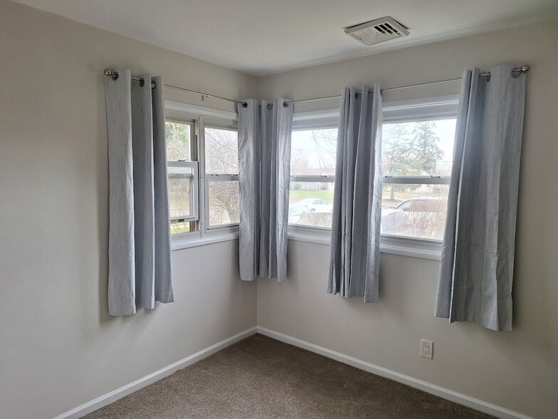 Building Photo - 86 Kendall Rd