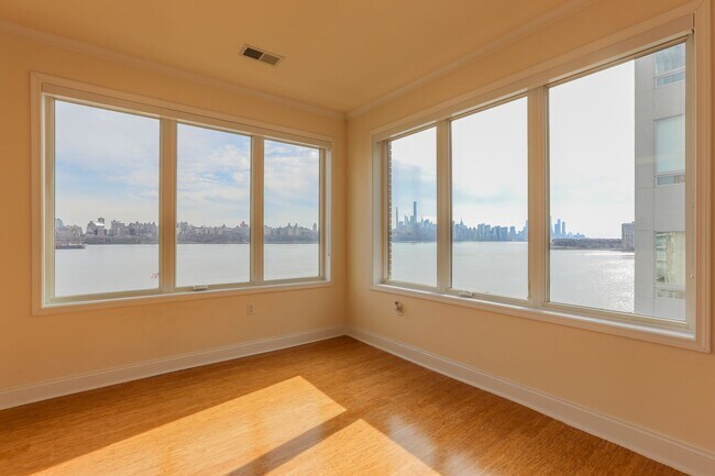 Building Photo - 2/Bedroom 2/Full bath - Panoramic Views - Best Location In Edgewater