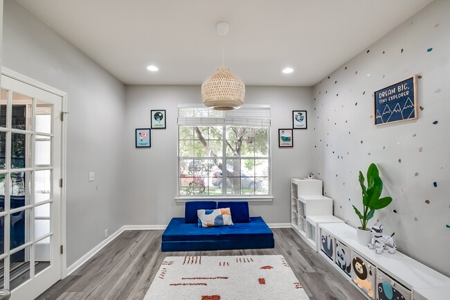 Building Photo - 2149 Paradise Ridge Dr