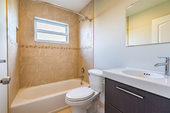 Building Photo - 101 SW 2nd Ave