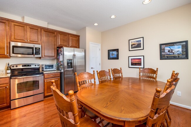 Building Photo - 3BR Open Floor Plan with Garage in Captain...