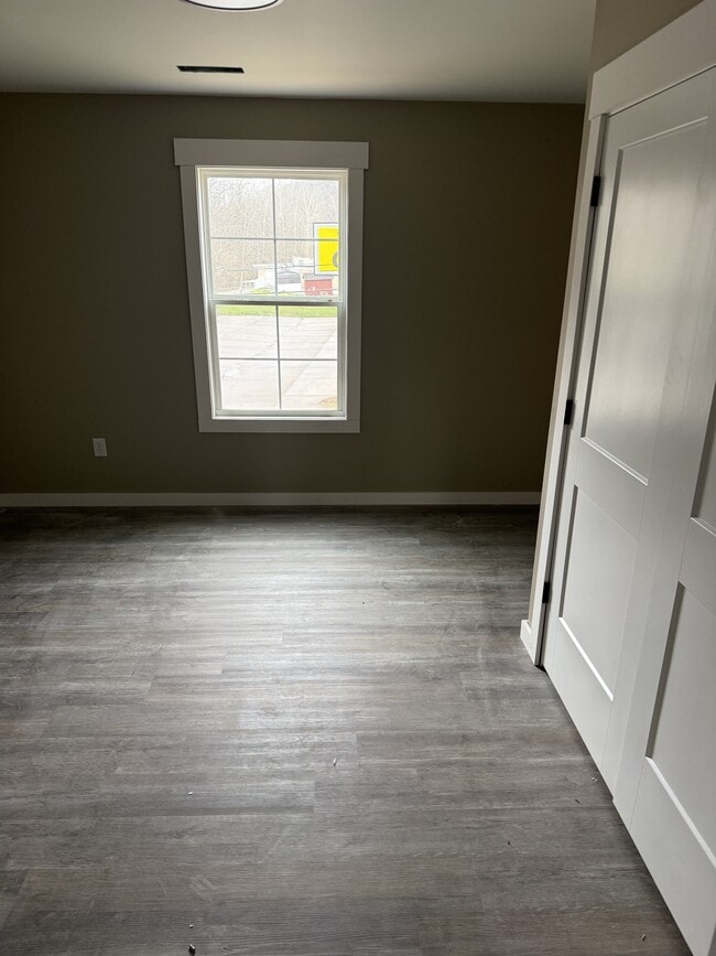 Building Photo - 6290 Davis Creek Rd