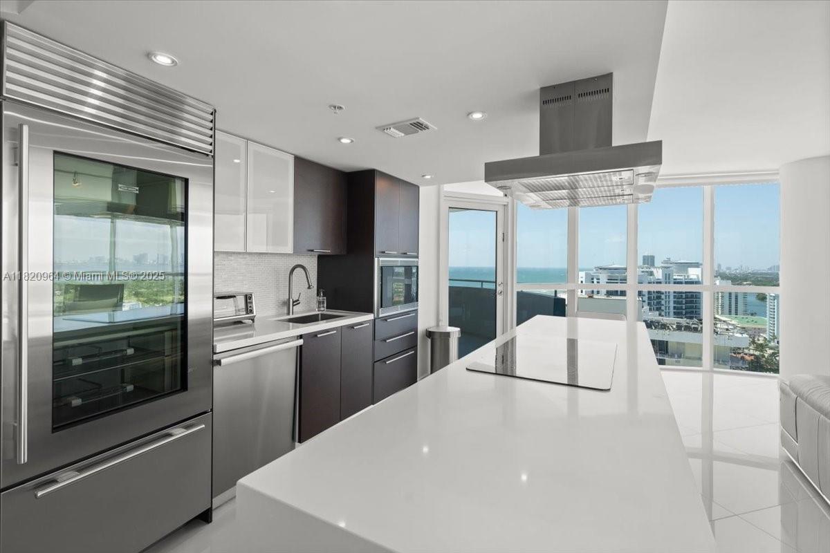 Building Photo - 6301 Collins Ave