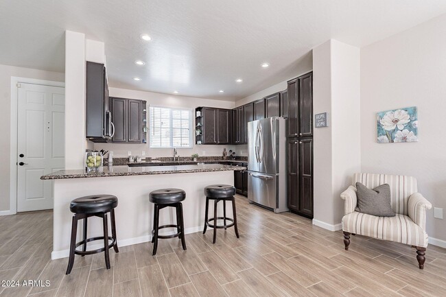 Building Photo - 445 W Mountain Sage Dr