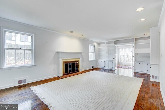 Building Photo - Palisades Gem Ready for Immediate Move-in!!