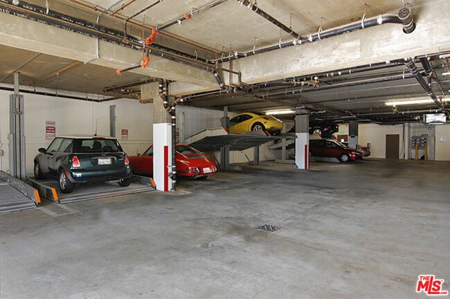 Building Photo - 2216 Main St