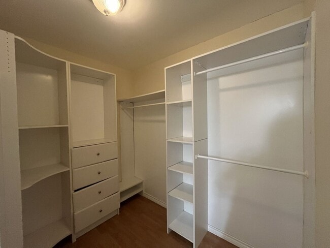 Building Photo - Ready for move in