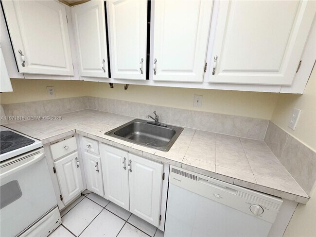 Building Photo - 498 NW 165th St