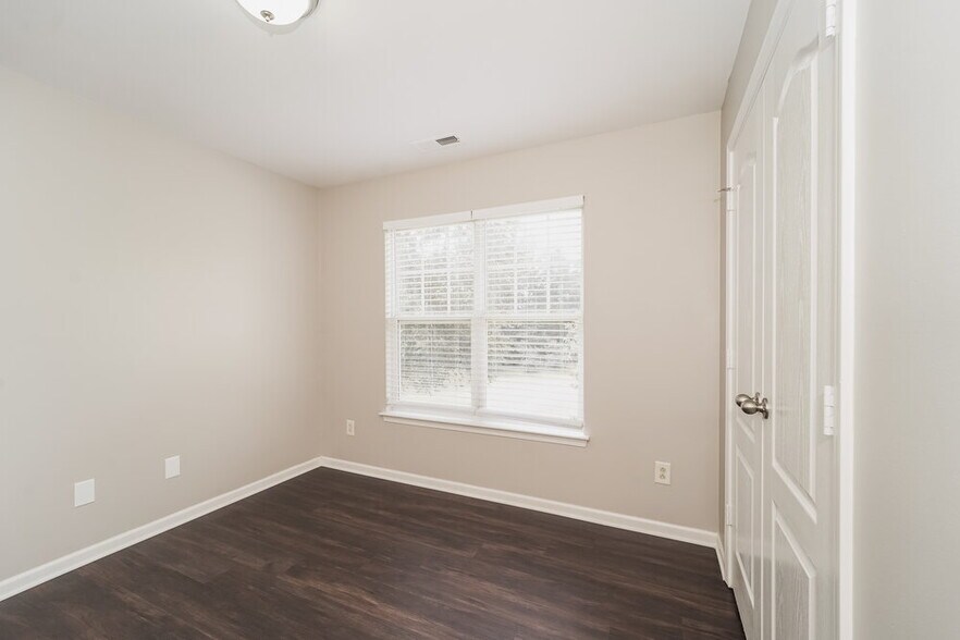 Building Photo - 734 Ablow Dr