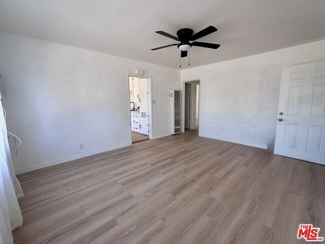 Building Photo - 1542 W 60th St