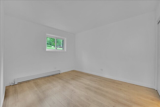 Building Photo - 1001 Oak Ln