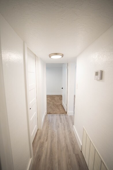 Building Photo - 2550 Highland Dr