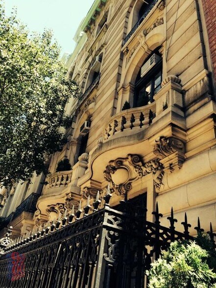Building Photo - 7 E 75th St