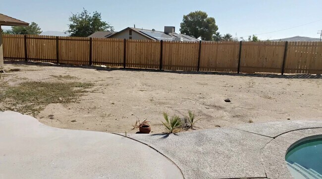 Building Photo - Pool Home in 29 Palms