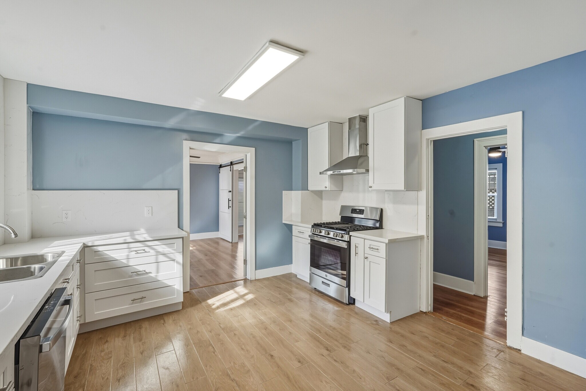 Building Photo - 1174 N Alexandria Ave