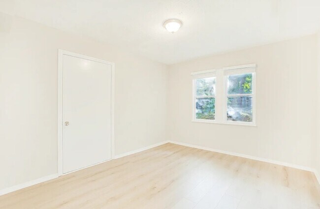 Building Photo - 4857 Aldersbrook Dr