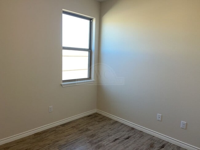 Building Photo - 5100 Rose Petal Ct