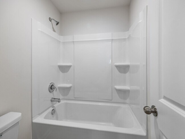 Building Photo - Modern 5BR Home with Quartz Kitchen & Open...