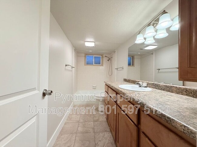 Building Photo - 250 N 360 W