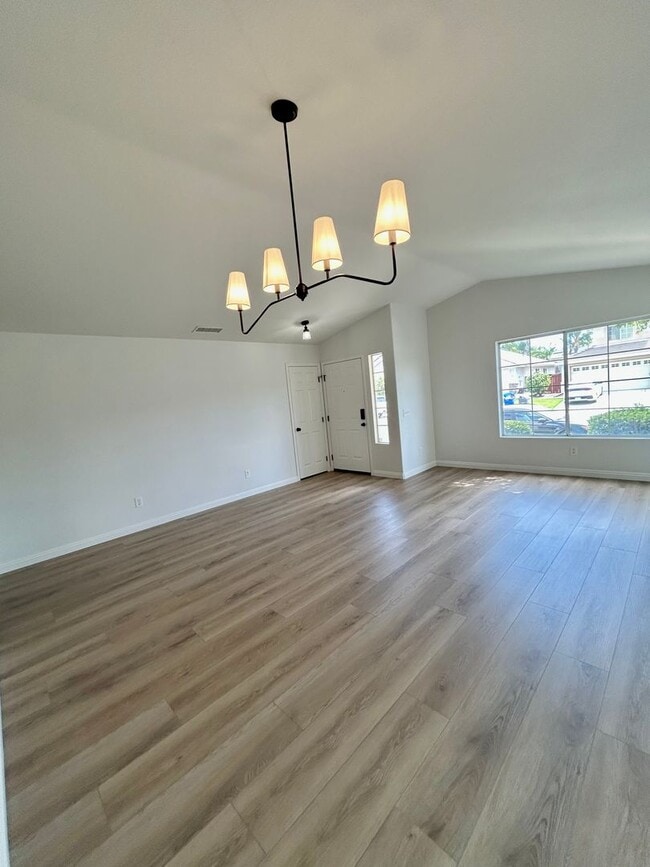 Building Photo - Gorgeous, newly remodeled single story home 3bd 2ba