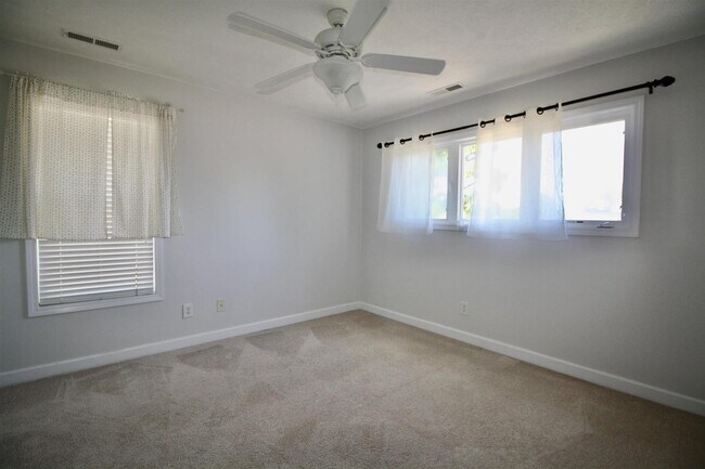 Building Photo - 31 Westlake Pointe Dr