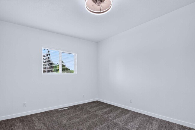 Building Photo - 2bd, 1b Cozy Home awaits in Boise Bench!