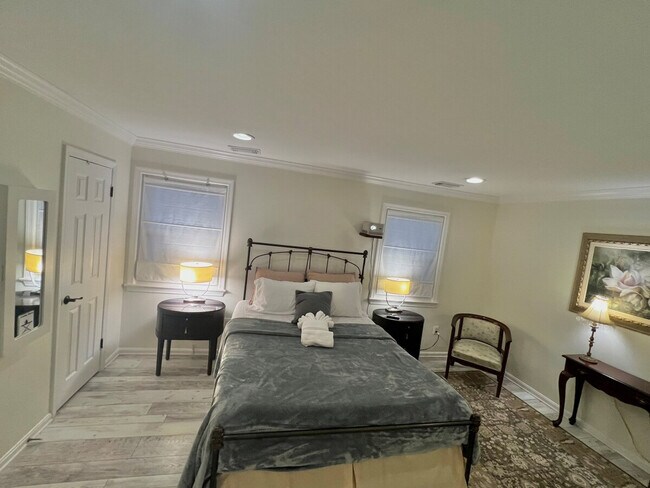 Building Photo - 321 Senate Ct