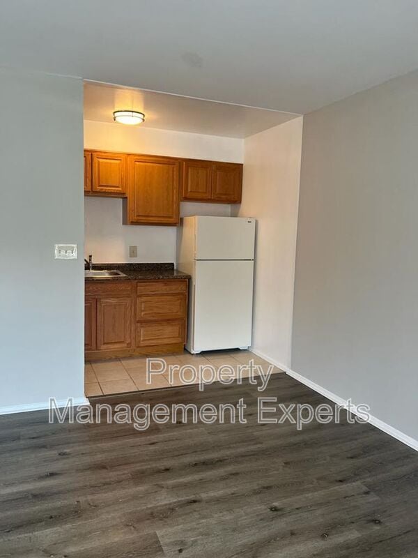 Building Photo - 2330-Glendale Terrace -C2