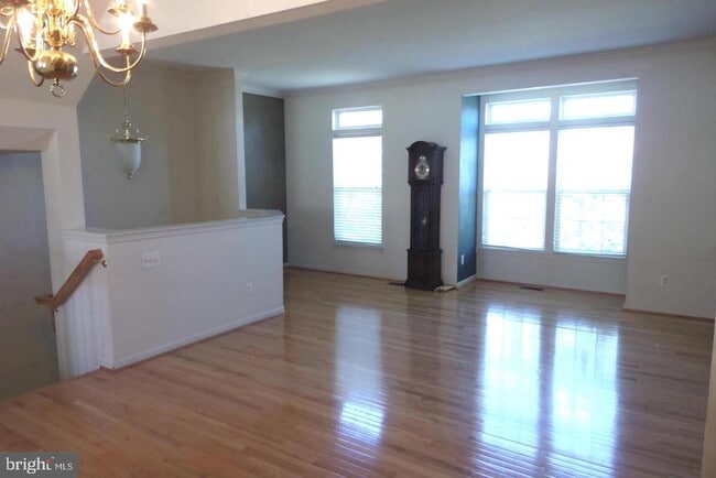 Building Photo - 16606 Barge Cir