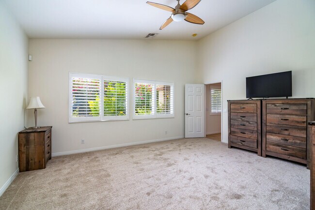 Building Photo - 45596 Torrey Pines Ct