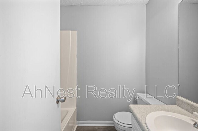 Building Photo - 50 Woodland Trce