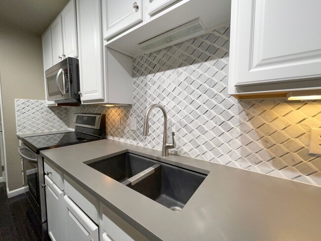 Building Photo - Broomfield! 3 bedroom Townhome! Golf Cours...