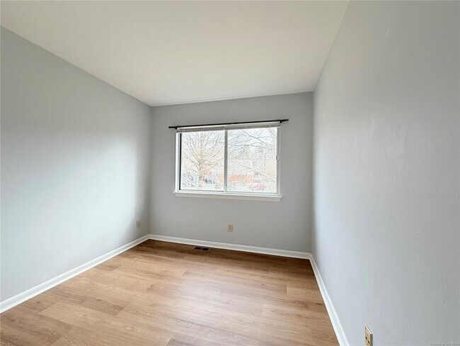 Building Photo - 3872 Staffordshire Ln