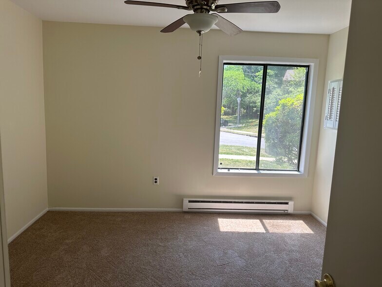 Building Photo - 167 Amberly Dr
