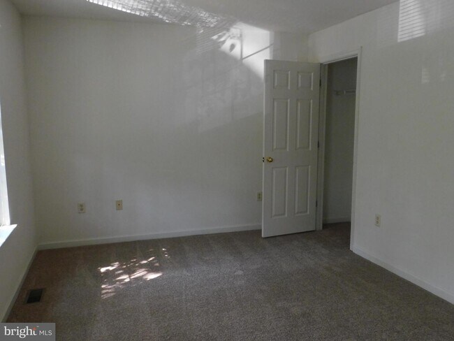 Building Photo - 506 Ridgefield Ave