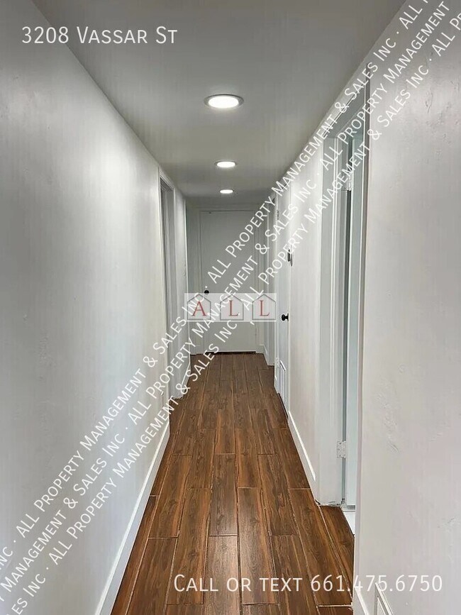 Building Photo - 3208 Vassar St
