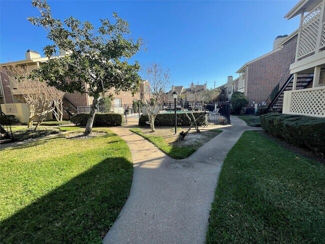 Building Photo - 2121 El Paseo St