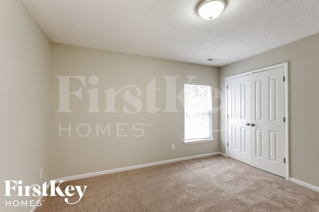 Building Photo - 1102 Eastwood Dr