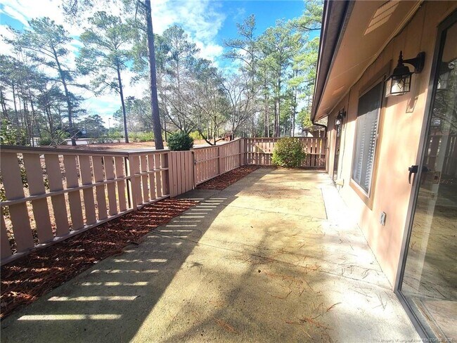 Building Photo - 6744 Irongate Dr