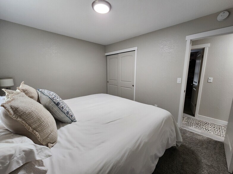 Building Photo - 4850 Hunters Run