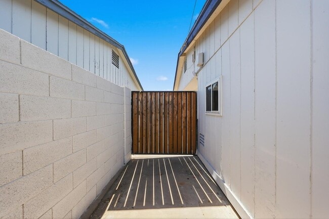 Building Photo - 3540 E Voltaire Dr