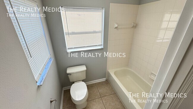 Building Photo - 626 Fern Lake Dr