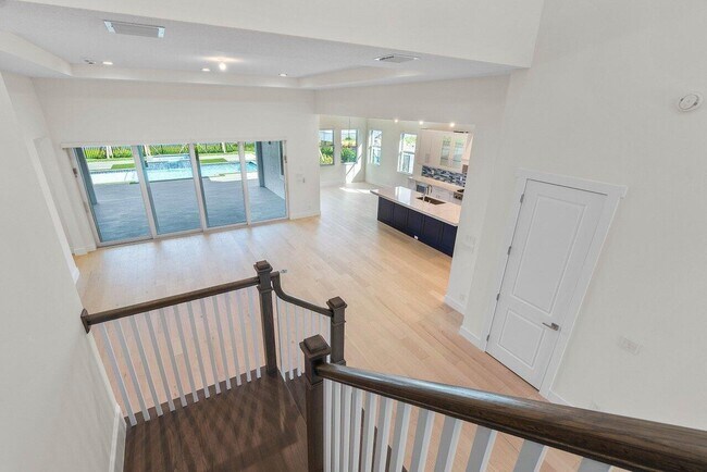Building Photo - 9237 Crestview Cir
