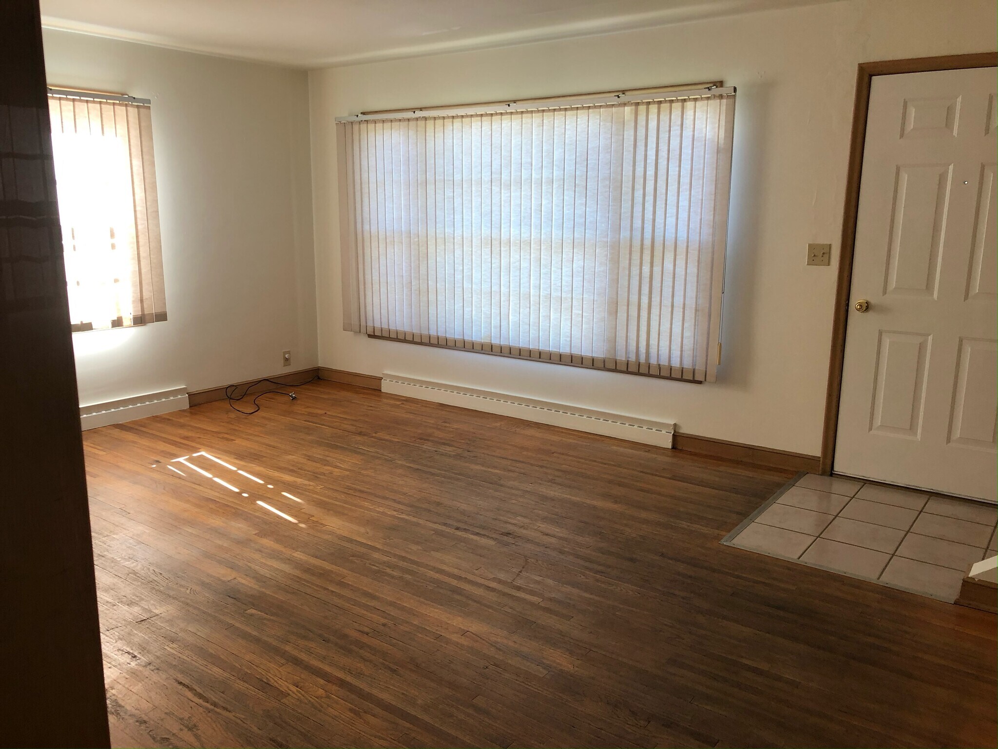 Building Photo - 410 Malin St