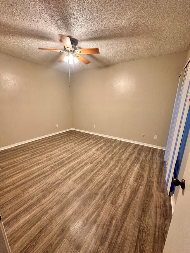 Building Photo - 3730 Thistlemont Dr