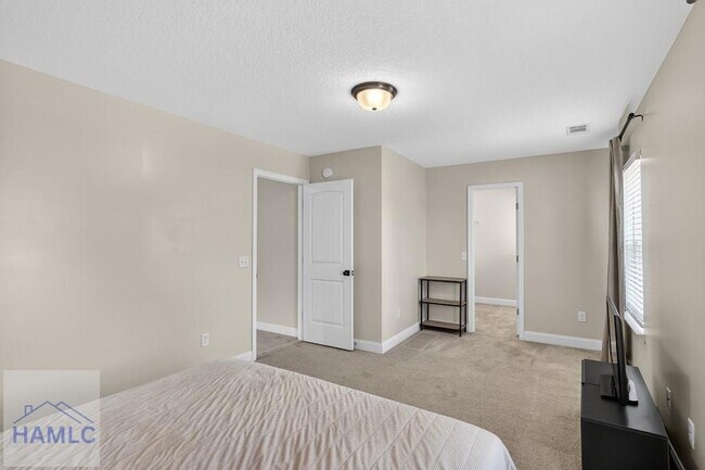 Building Photo - 840 Abode Ave