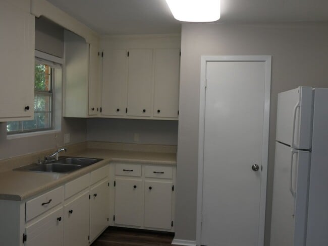 Building Photo - 3-Bedroom Home- LVP Throughout