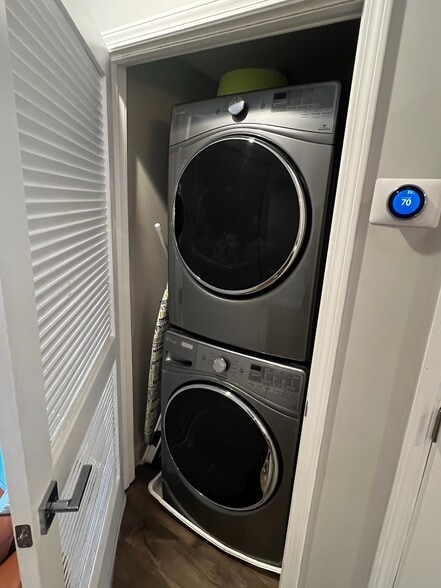 Washer/Dryer & Nest Thermostat - 435 Ridge St NW